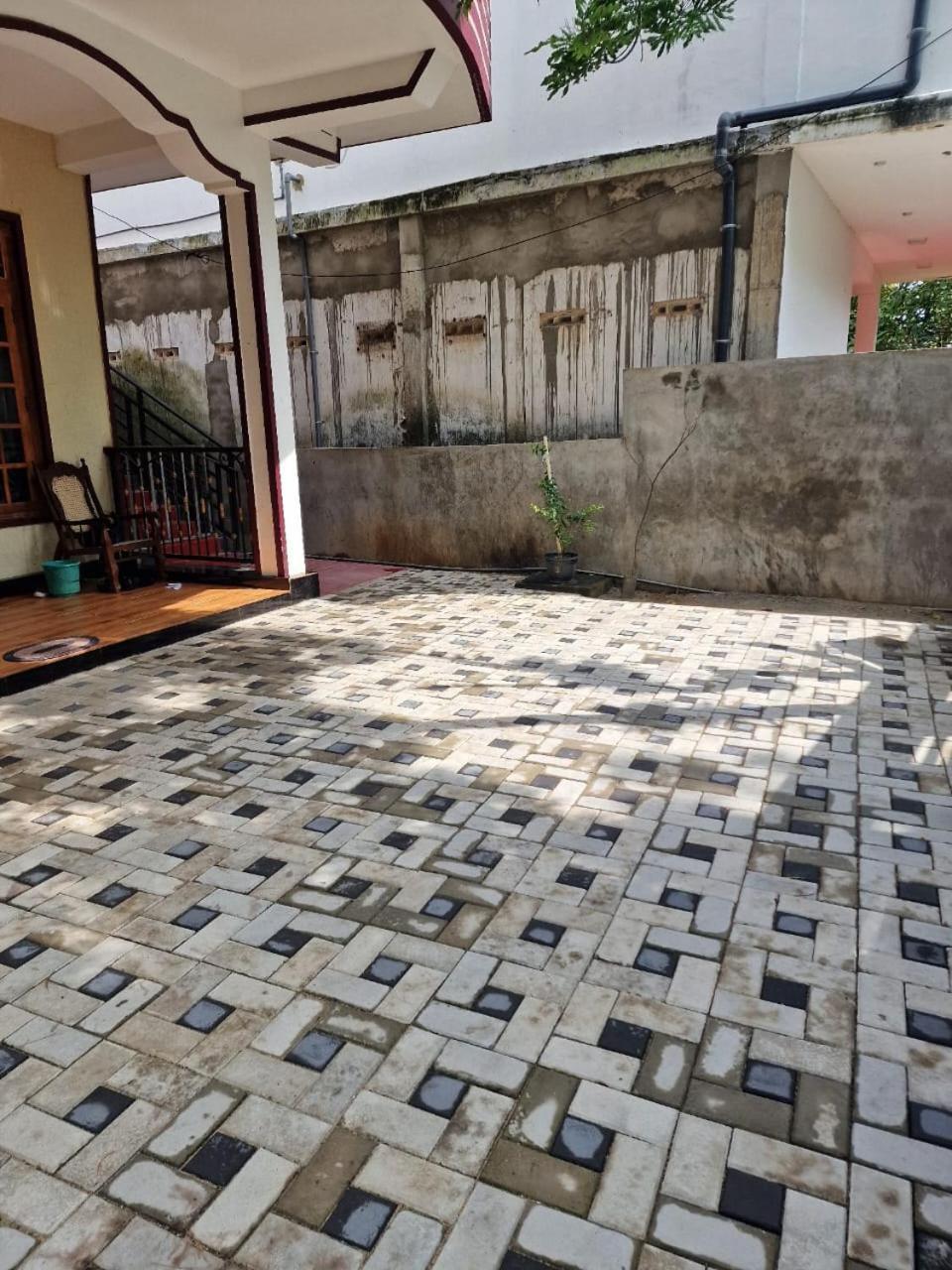 Javi Holiday Home Trincomalee Exterior photo